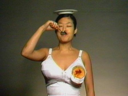 Patty Chang. 'Melons (at a loss)', 1998. Vídeo. 3' 48''. 
